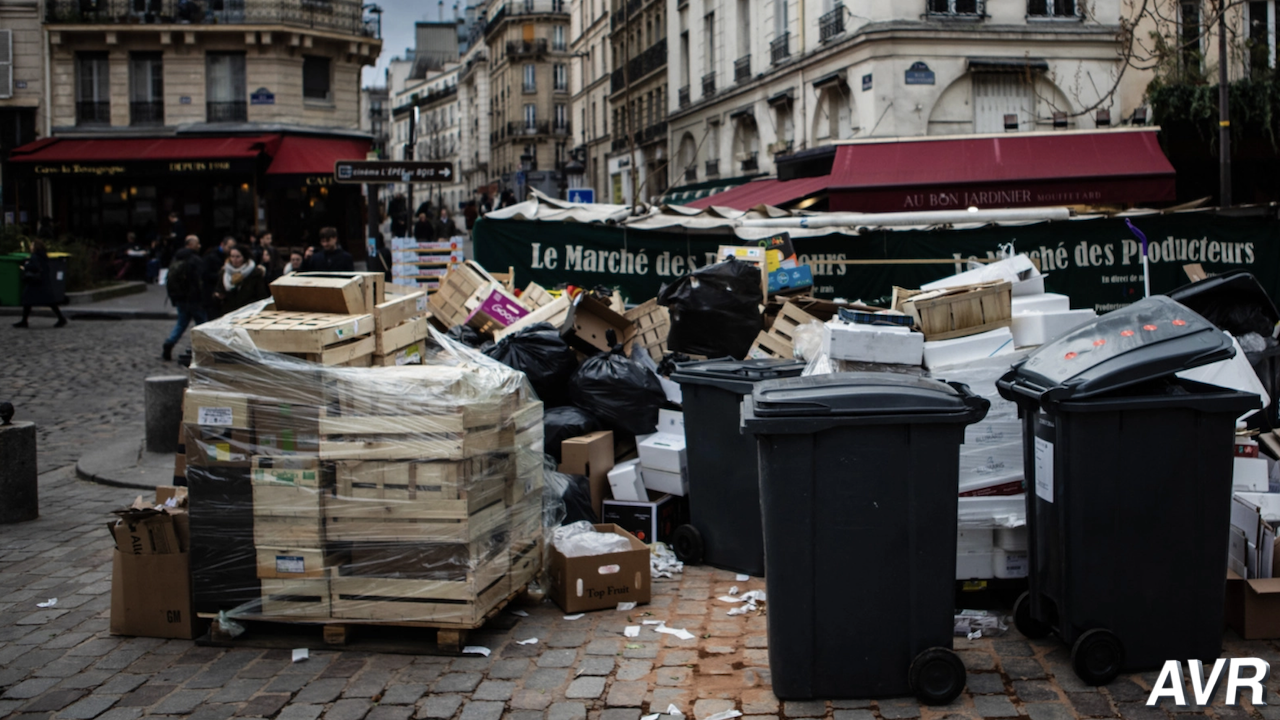 Paris'te yığılan çöpler sağlığı tehdit ediyor