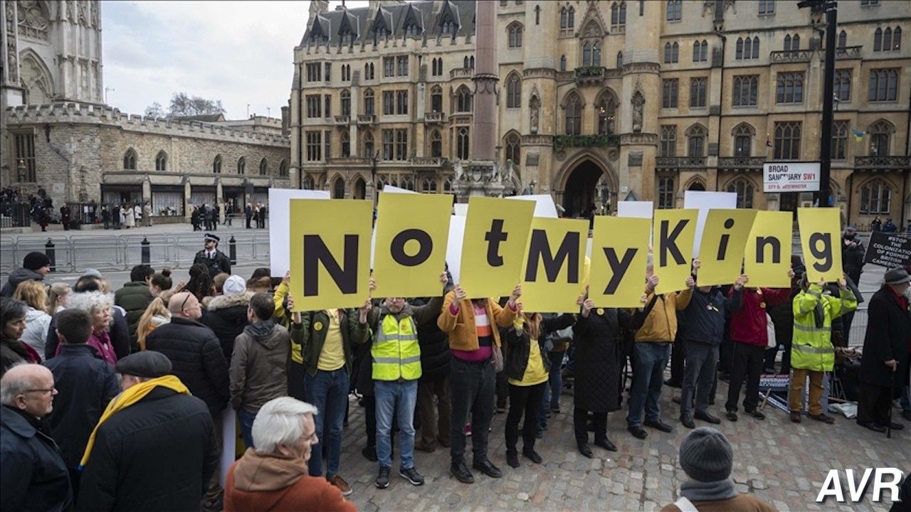 Monarşi karşıtı protesto İngiltere’de düzenlendi