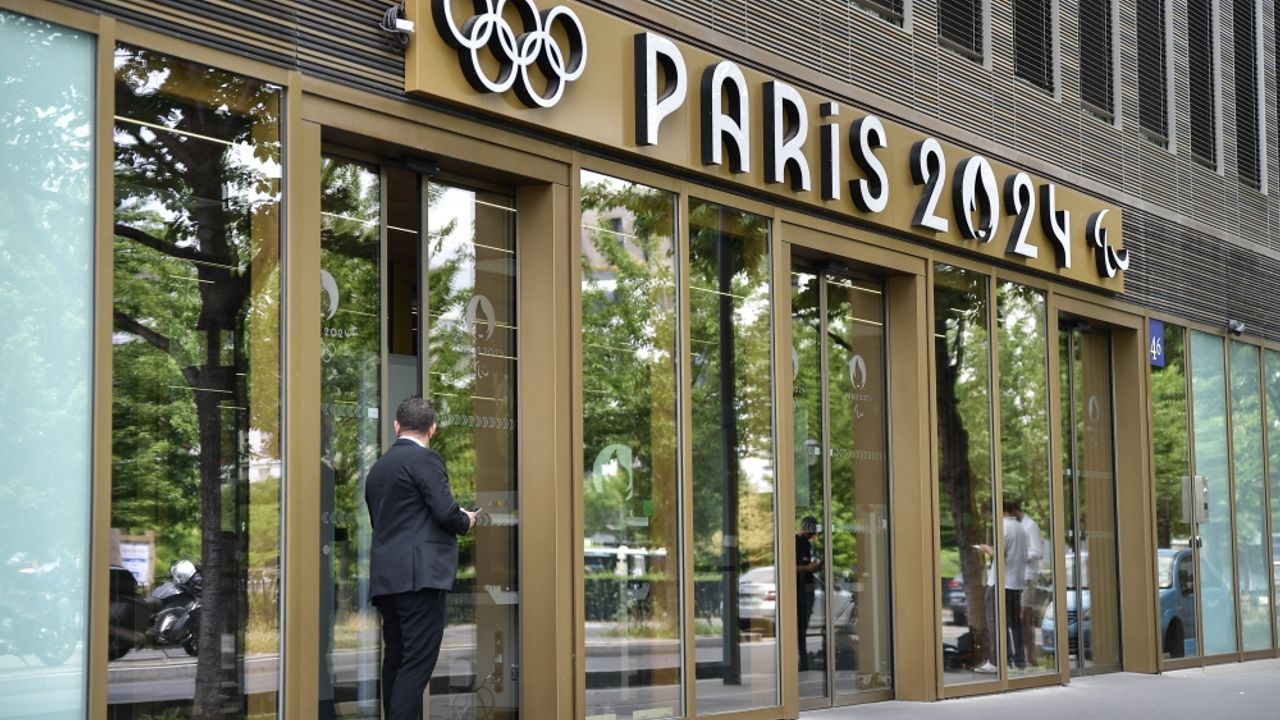 Fransa'da polis Paris Olimpiyat Komitesi merkezine baskın düzenledi