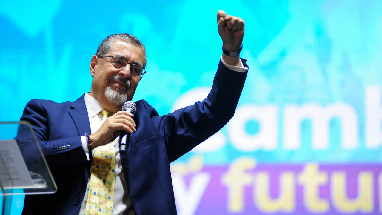Sol görüşlü Arevalo Guatemala'da seçimi kazandı