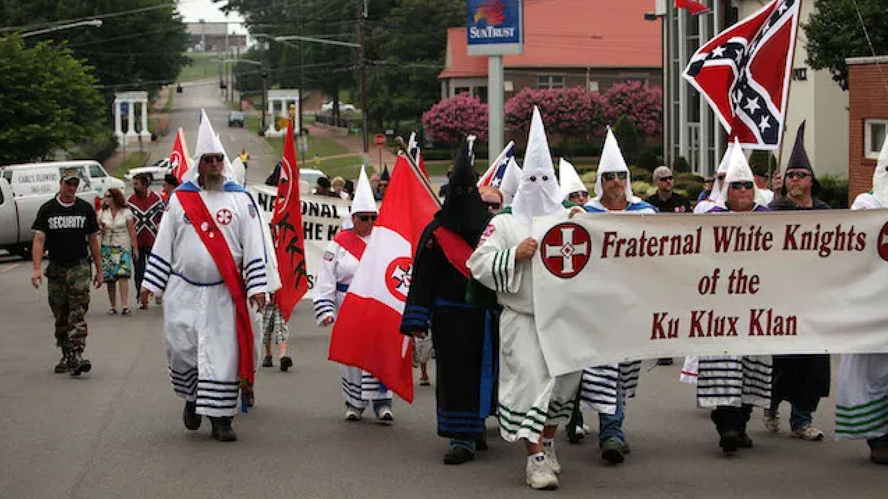 Ku Klux Klan reddedilse de var olmaya devam ediyor