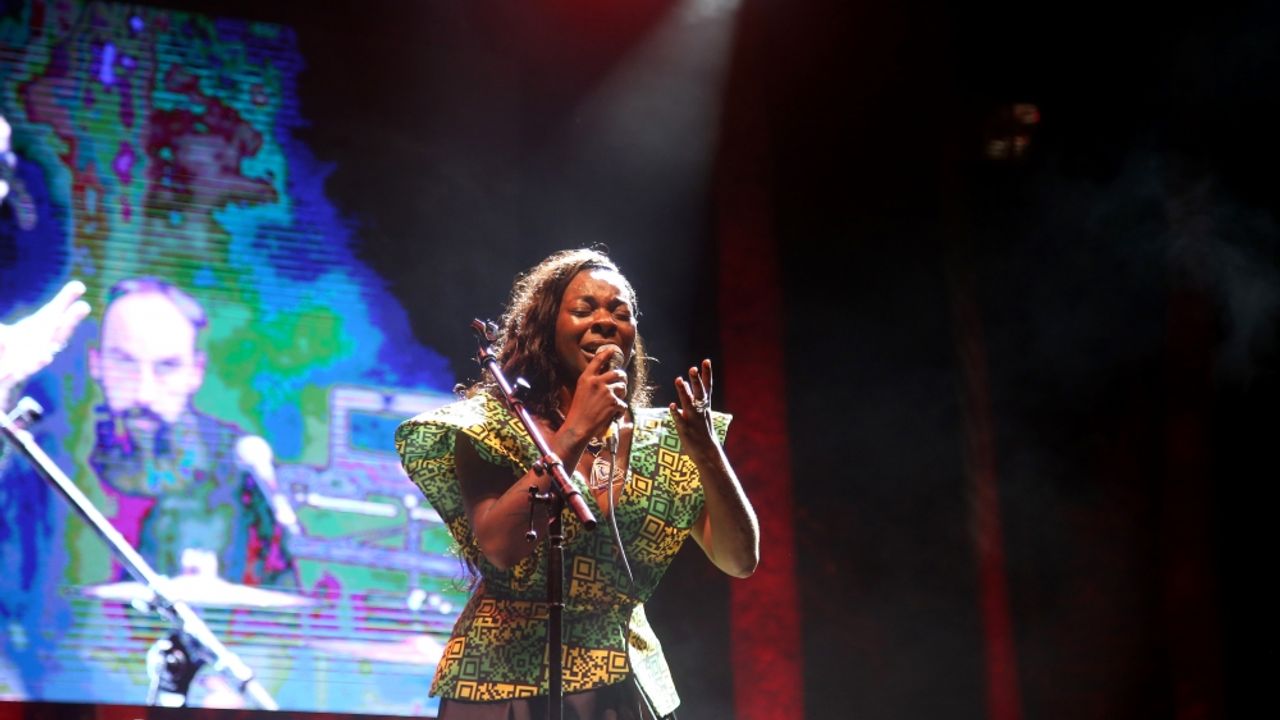 İspanyol şarkıcı Concha Buika, Antalya Akra Caz Festivali'nde sahne aldı
