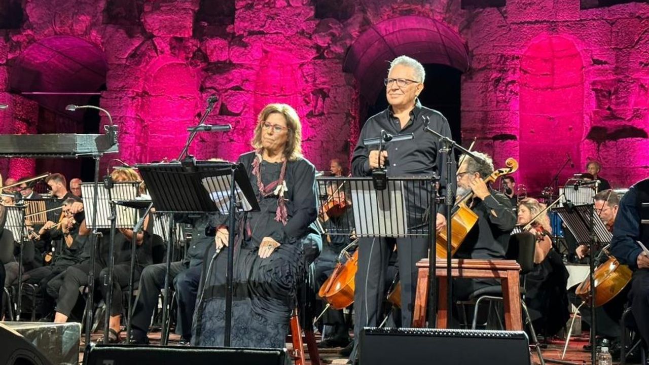 Livaneli ile Faranduri'den Atina'da dostluk konseri