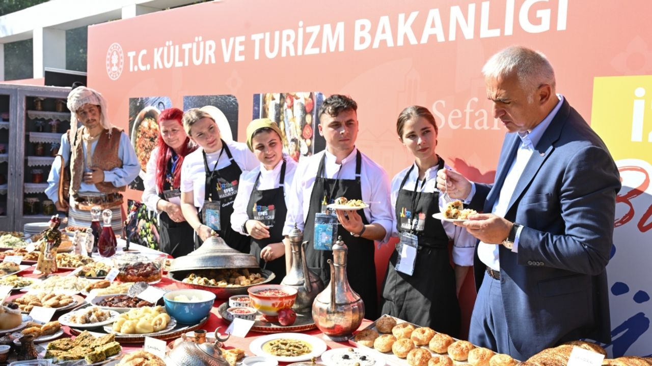 Bakan Ersoy, Efes Kültür Yolu Festivali'nin açılışını yaptı: