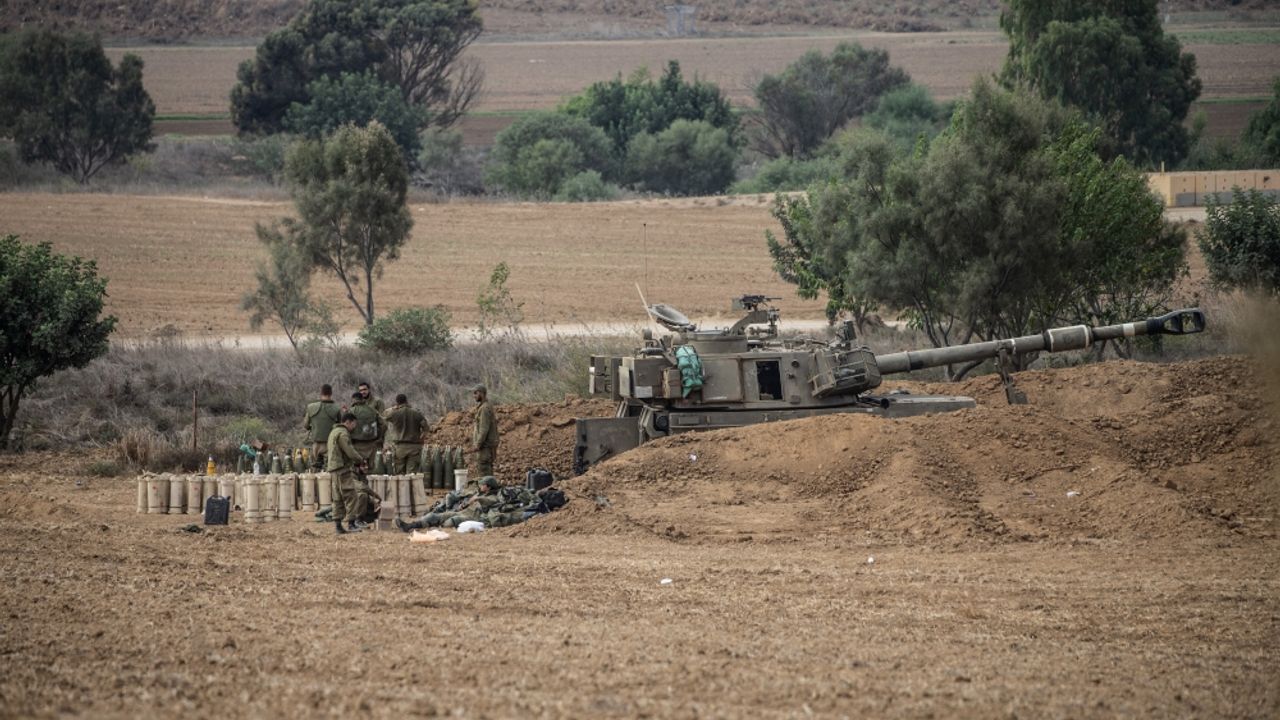 İsrail ordusu Gazze sınırına yığınak yapmaya devam ediyor