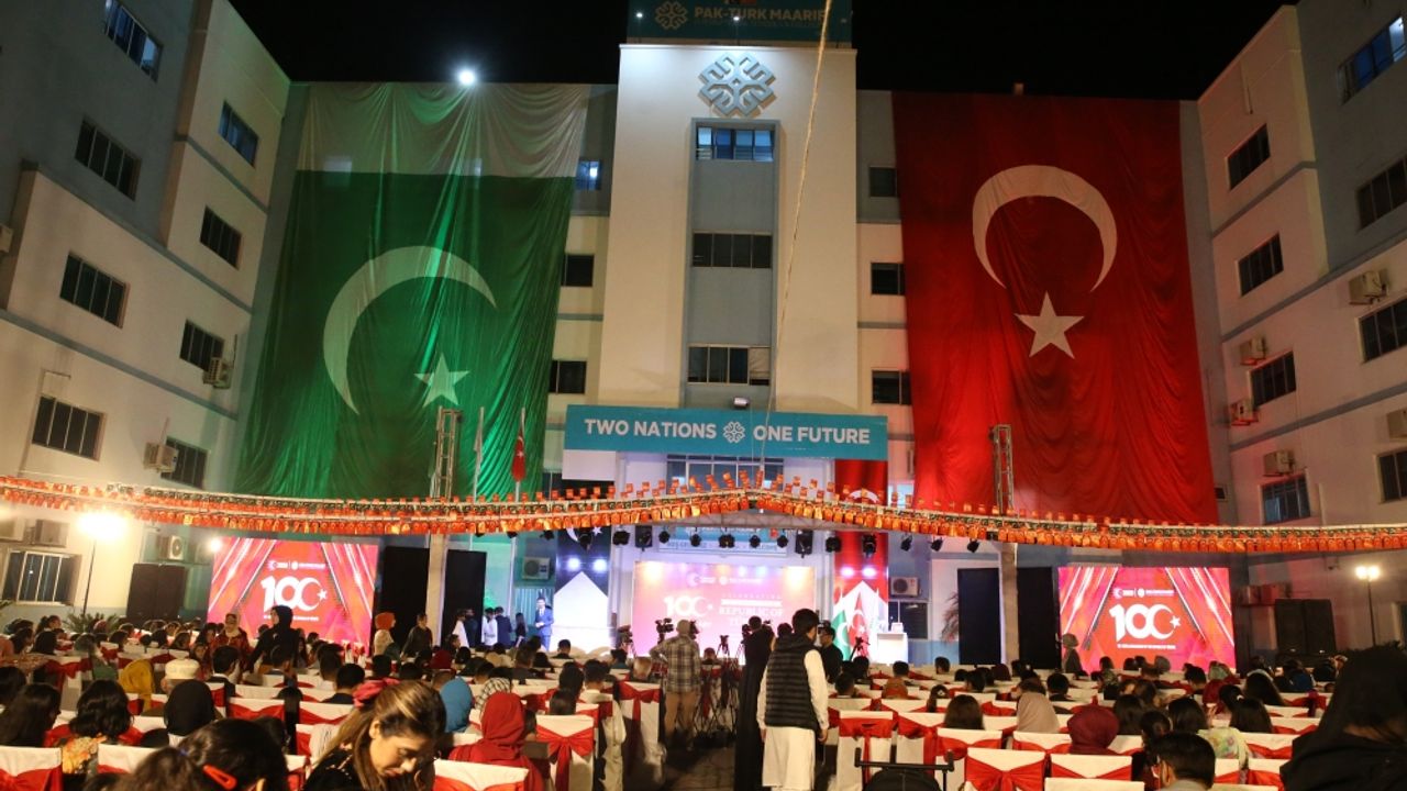 Pakistan'daki TMV okullarında Türkiye Cumhuriyeti'nin 100. yılı kutlandı