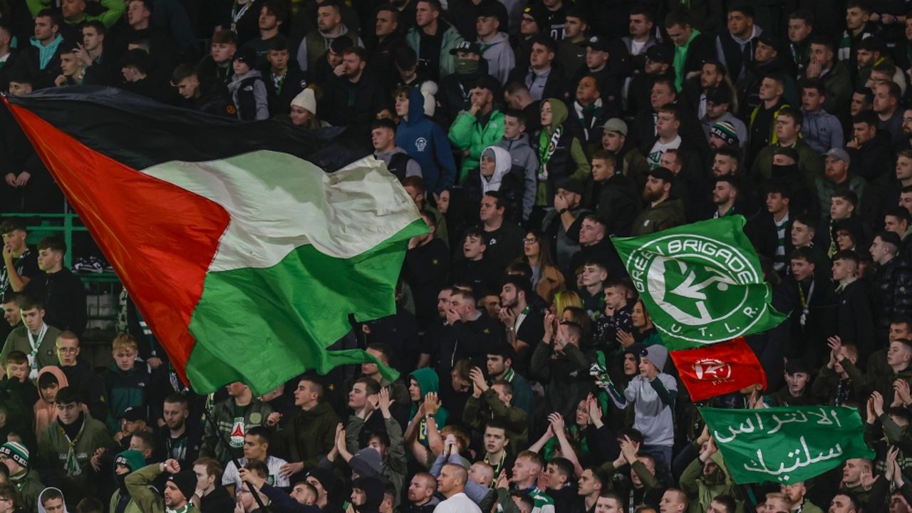 UEFA Şampiyonlar Ligi maçında Celtic taraftarı Filistin bayrakları açtı