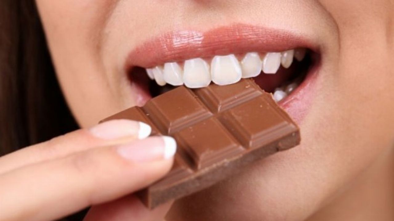 Çikolata sonrası diş fırçalanır mı?