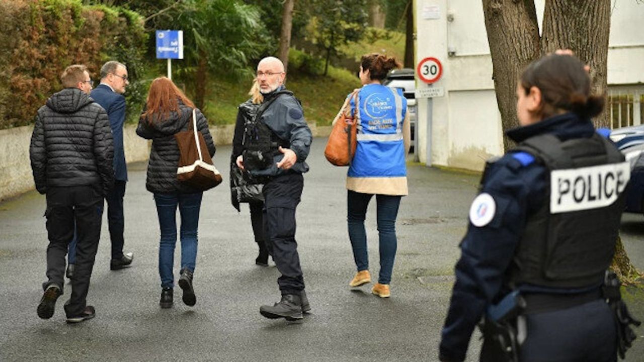 Fransa'nın kuzeyinde lisede öğretmen bıçaklandı