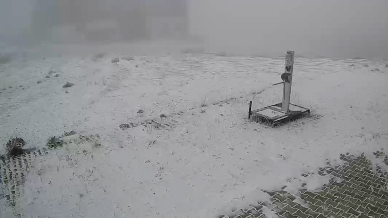 Denizli Kayak Merkezi'ne yılın ilk karı düştü