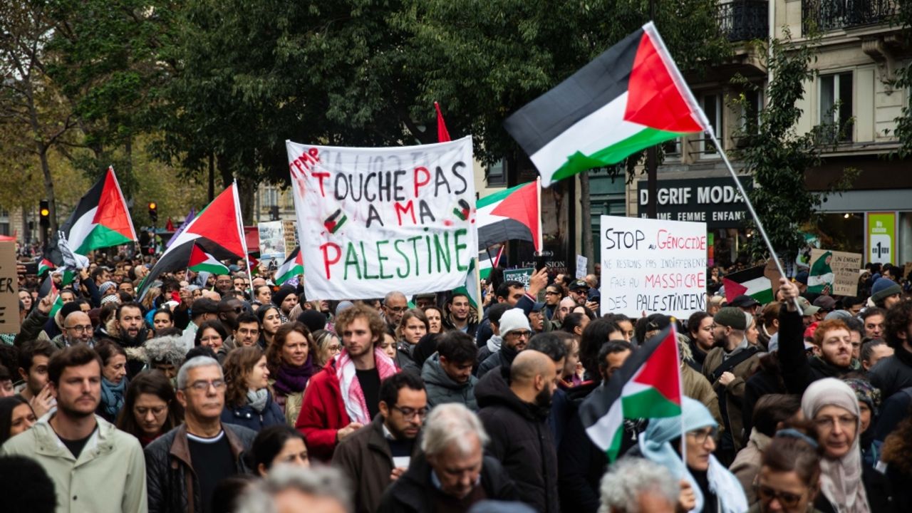 Fransızlar, İsrail'in Gazze'ye yönelik saldırılarına son vermesi talebiyle sokağa indi