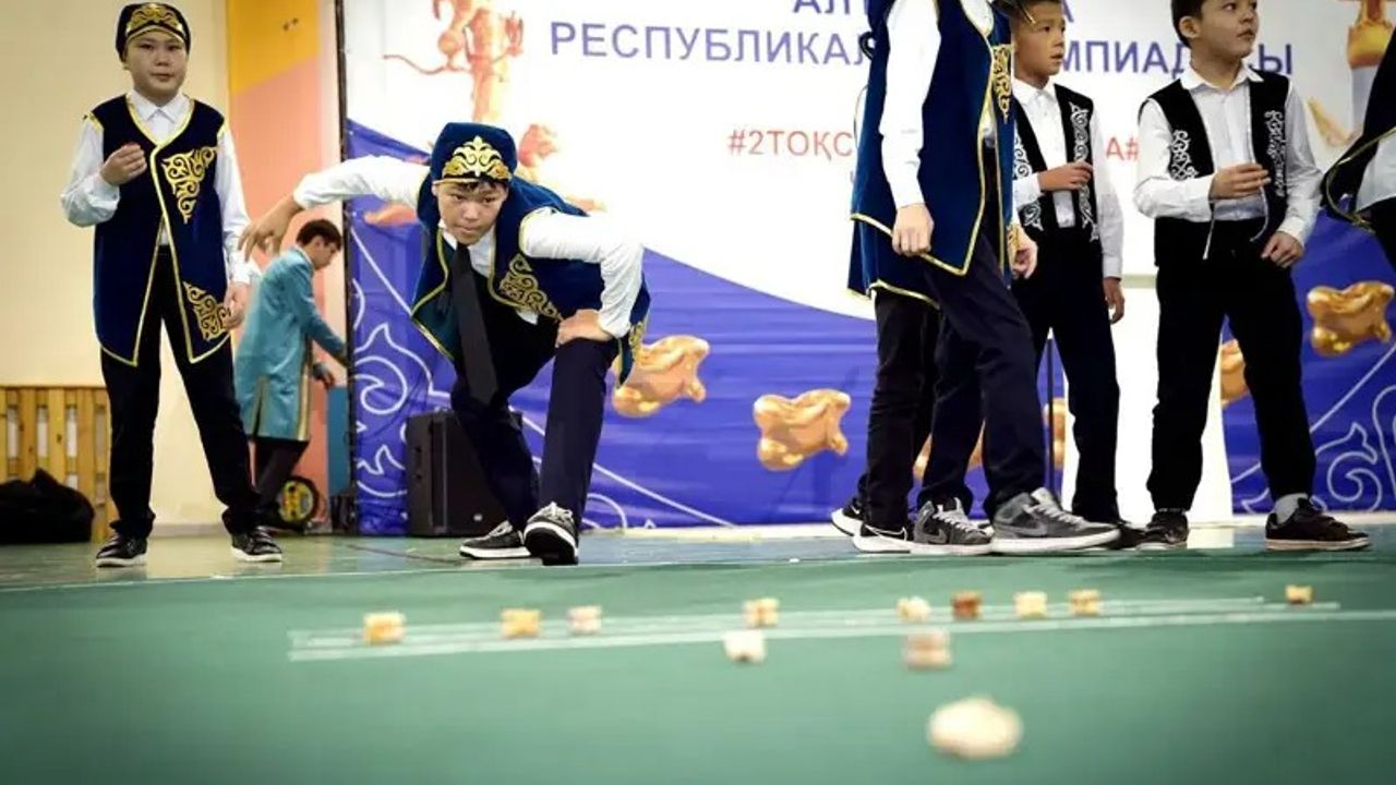 Kazakistan'da 2 milyon kişi Aşık Atma oynadı