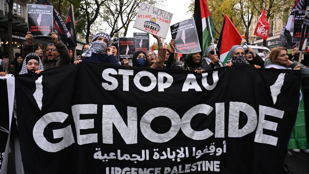 Paris'te binlerce kişi soğuk havada Gazze'ye ateşkes istedi