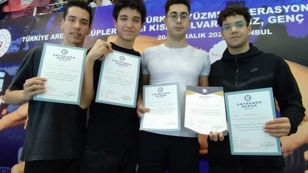 Manisalı yüzücülerden İstanbul'da başarılı performans