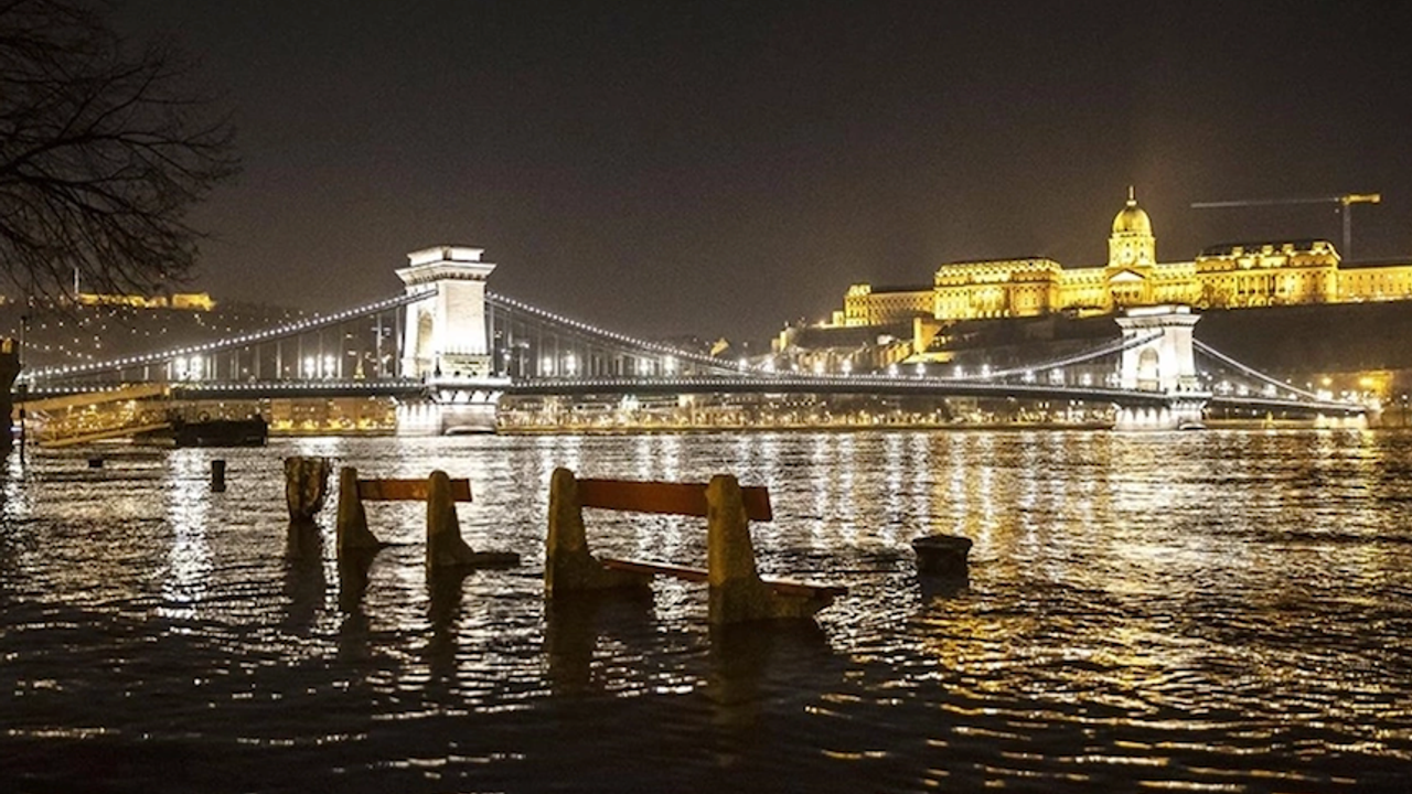 Macaristan Budapeşte'de Tuna Nehri taştı