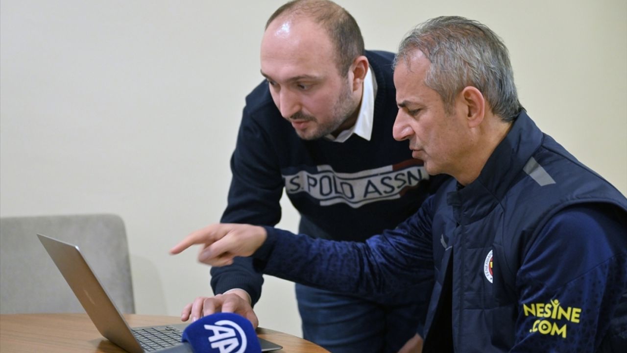 Fenerbahçe Teknik Direktörü İsmail Kartal, AA'nın "Yılın Kareleri" oylamasına katıldı