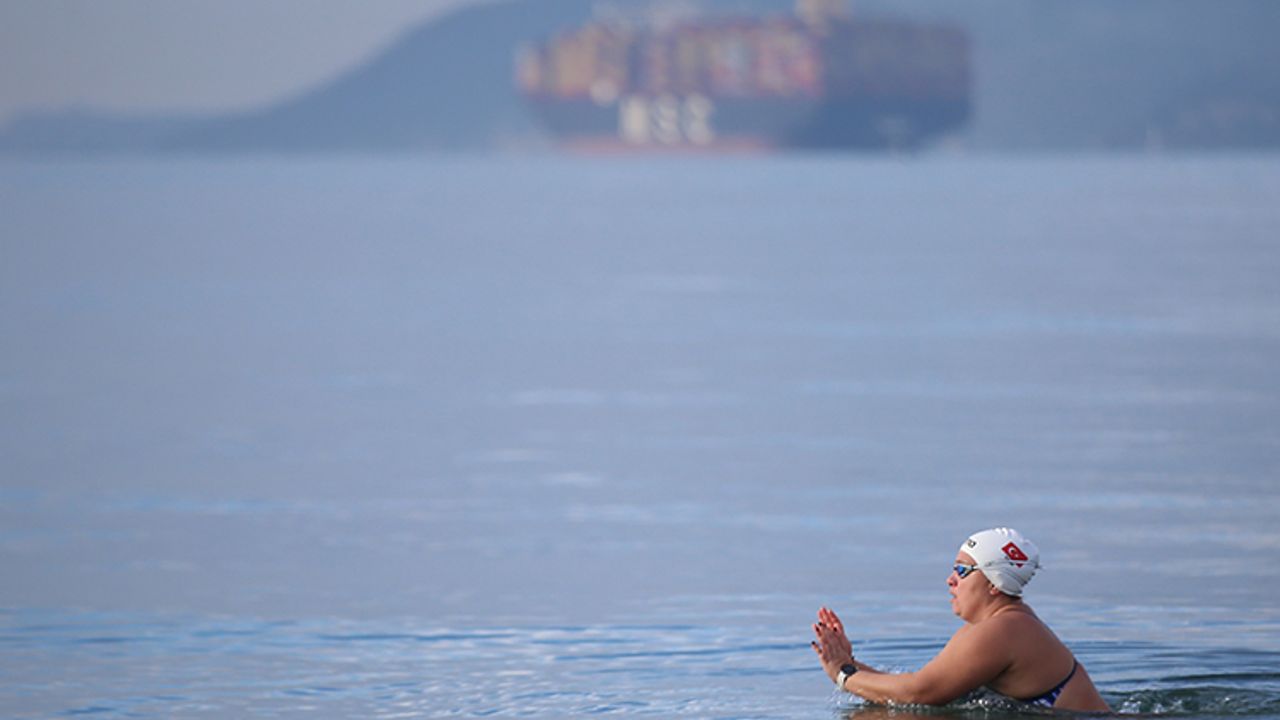 Kadın yüzücü İngiltere Fransa arasında Manş Denizi'nde kulaç atacak