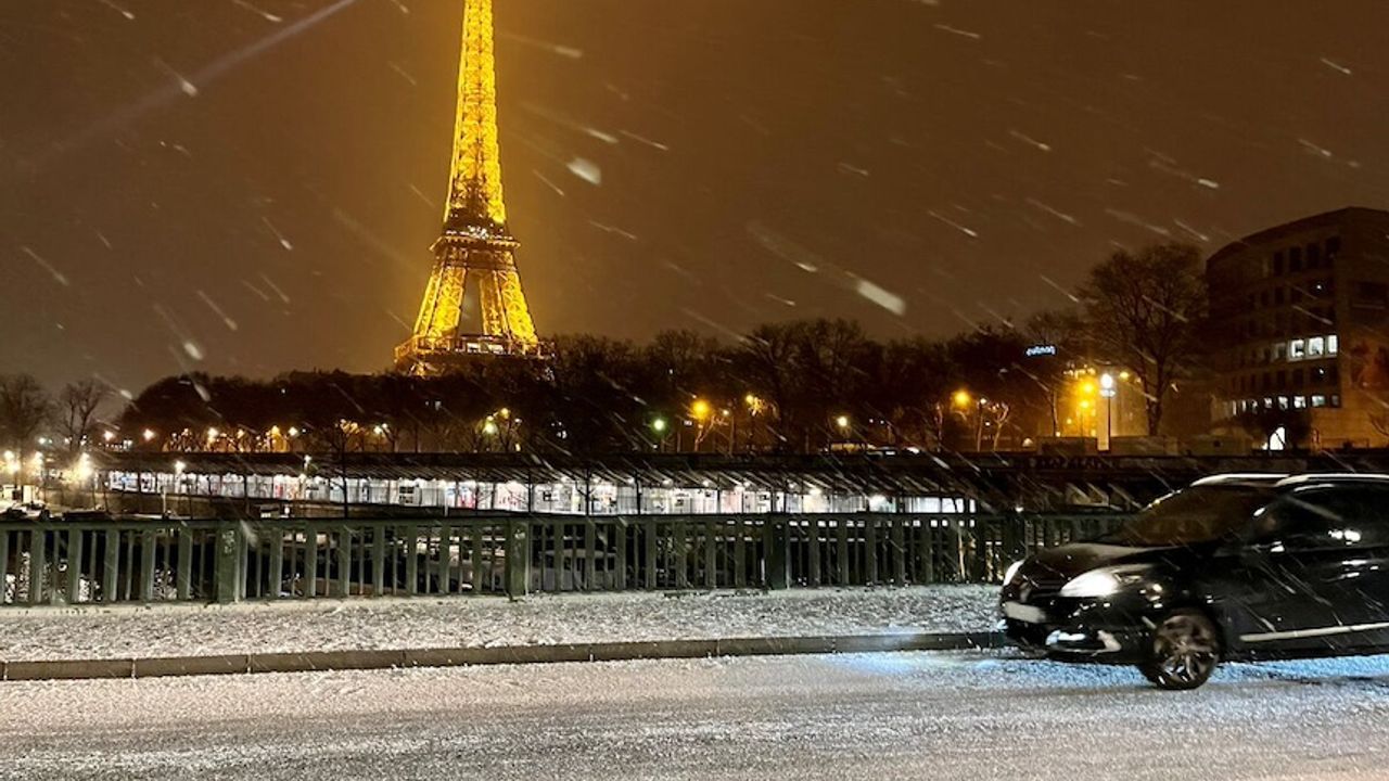 Paris ve Ile de France bölgesinde kar yağışı