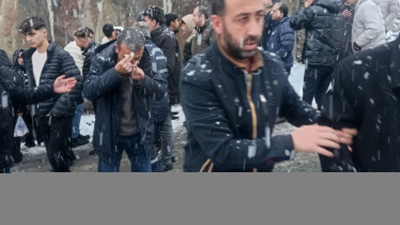 Bitlis'te duvara çarpan halk otobüsündeki 4 kişi yaralandı