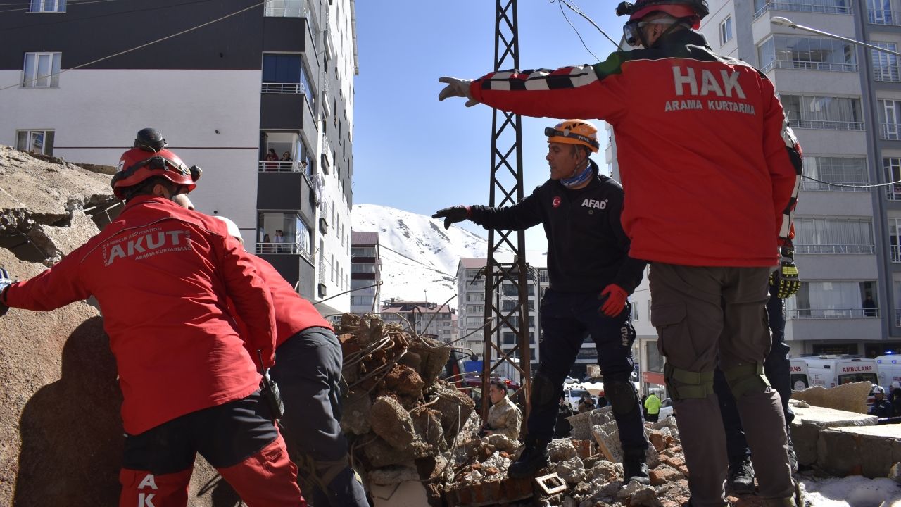 Bitlis'te deprem tatbikatı yapıldı