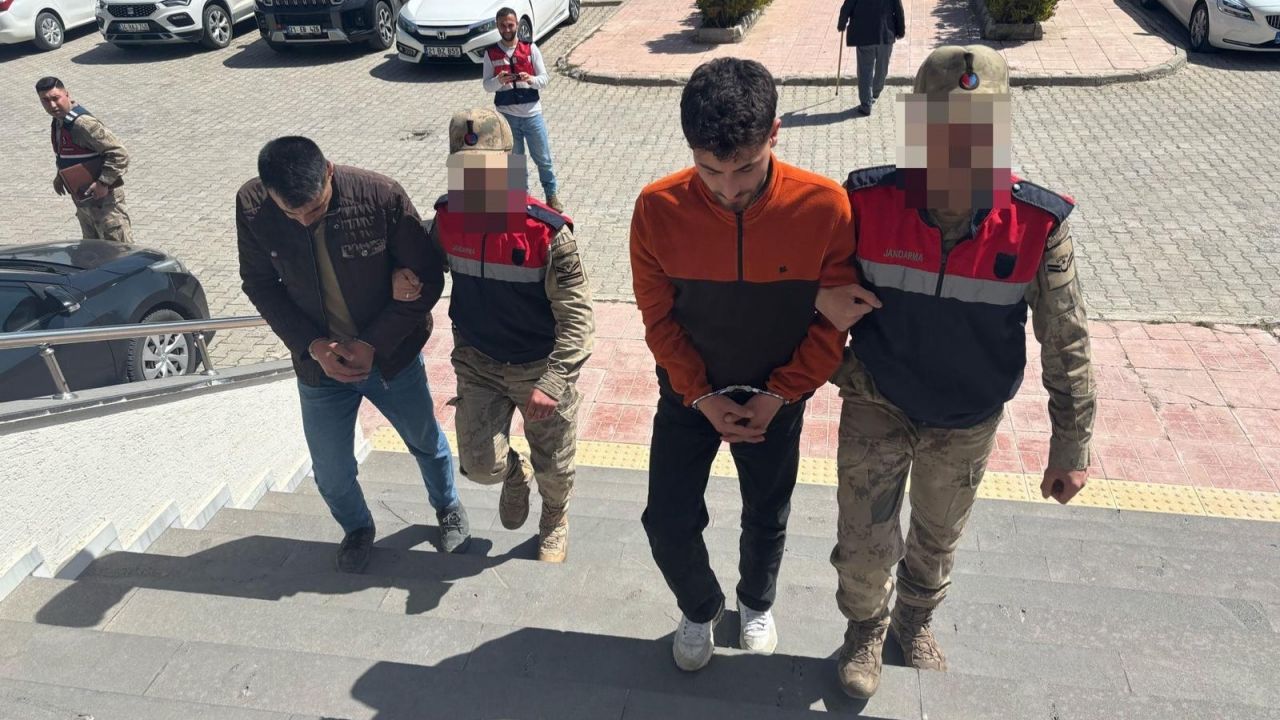 Bitlis'te göçmen kaçakçılığı iddiasıyla 4 şüpheli tutuklandı