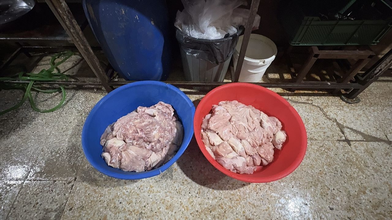 Kilis'te hijyen kurallarına uymayan döner imalathanesi kapatıldı