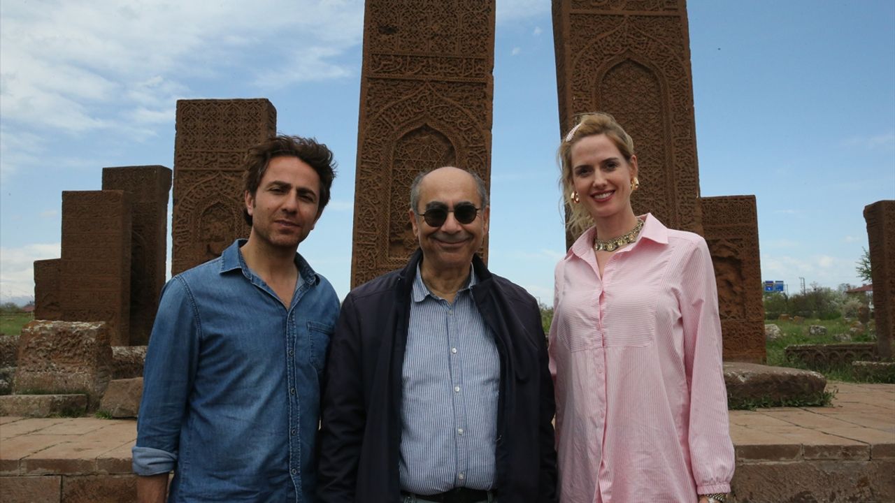 Sanatçılar, Bitlis'te tarihi mekanları ve doğal güzelliklerin bulunduğu alanları gezdi