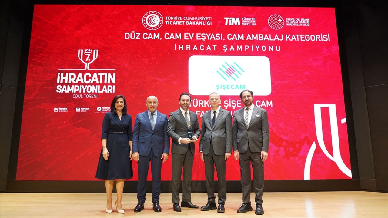 Şişecam, ihracatın şampiyonları ödül töreninde 3 kategoride birincilik aldı