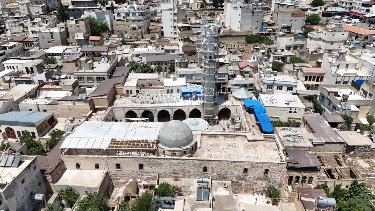 Kilis'te depremde ağır hasar alan tarihi Ulu Cami gelecek yıl ibadete açılacak