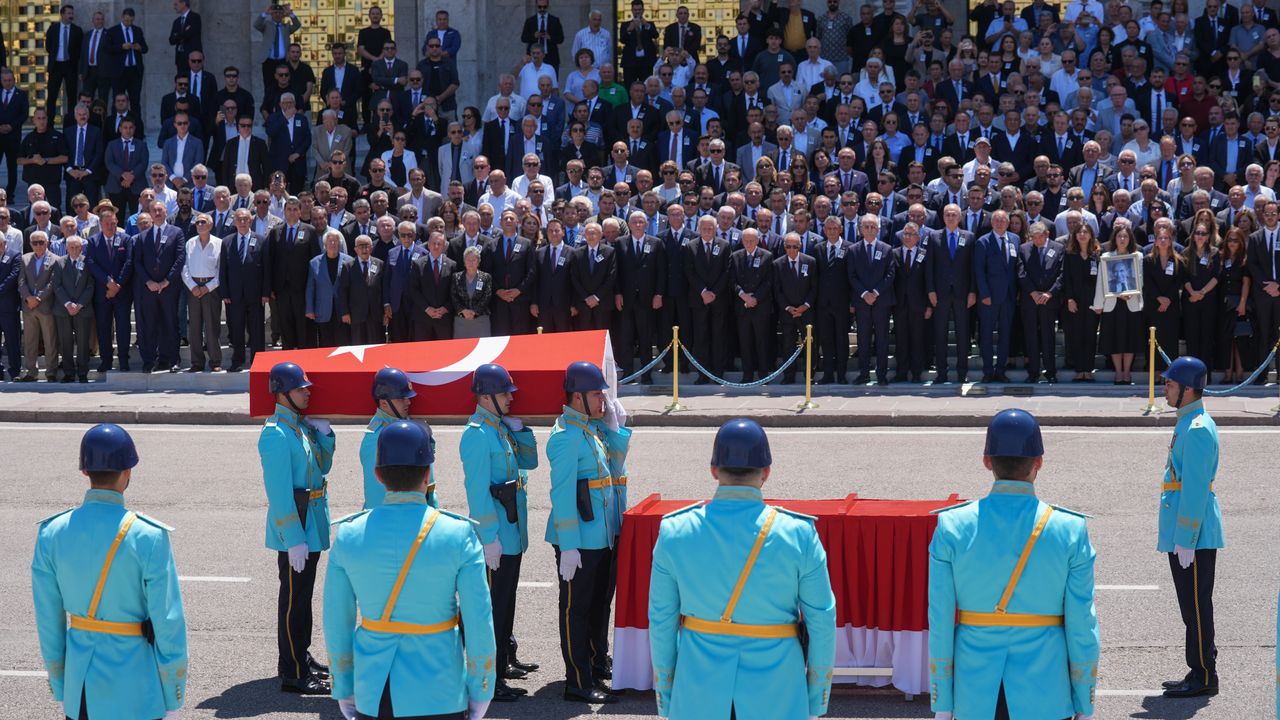 Eski CHP Genel Başkanı Altan Öymen için Meclis'te cenaze töreni düzenlendi