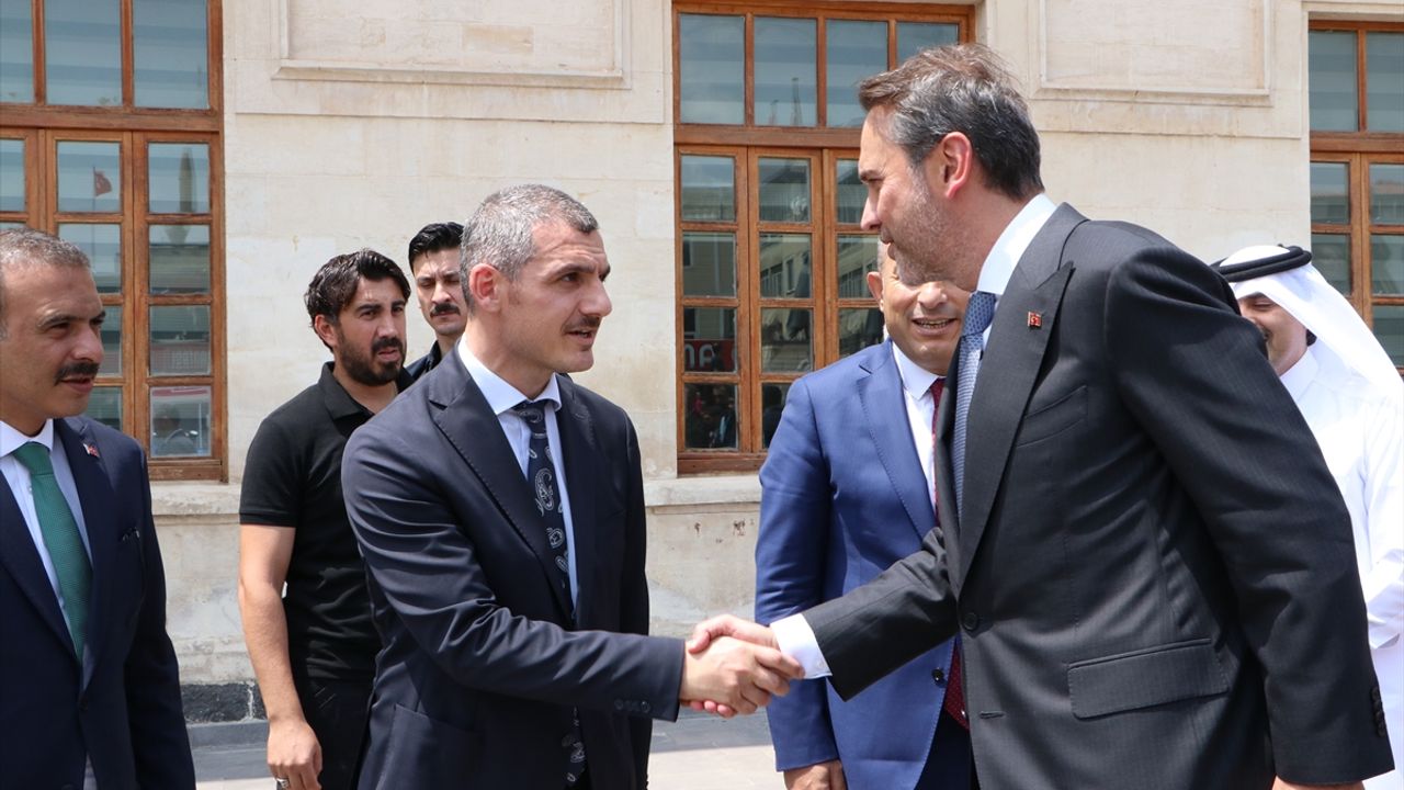 Enerji ve Tabii Kaynaklar Bakanı Bayraktar, Kilis'te ziyaretlerde bulundu