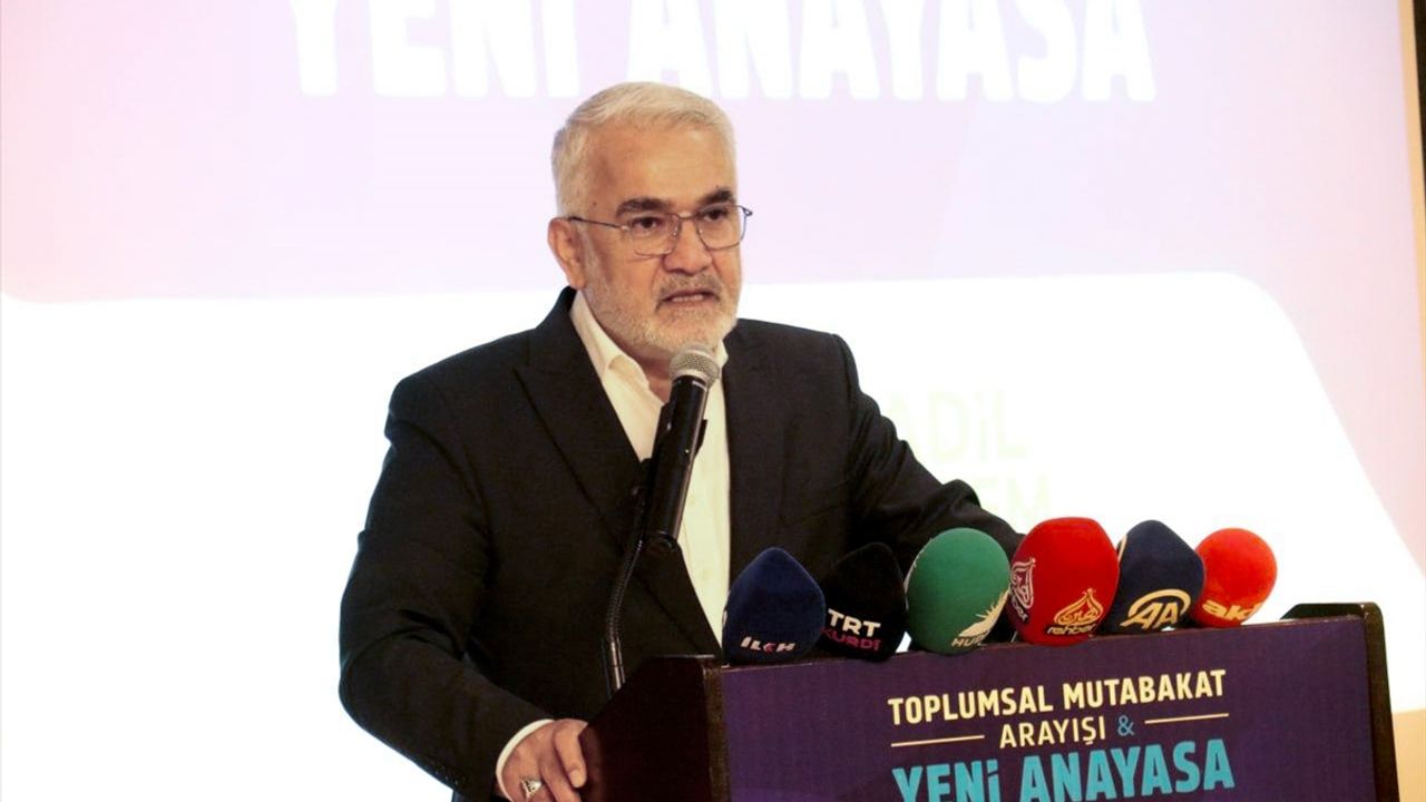 HÜDA PAR 'Toplumsal Mutabakat Arayışı ve Yeni Anayasa' konulu çalıştay düzenledi