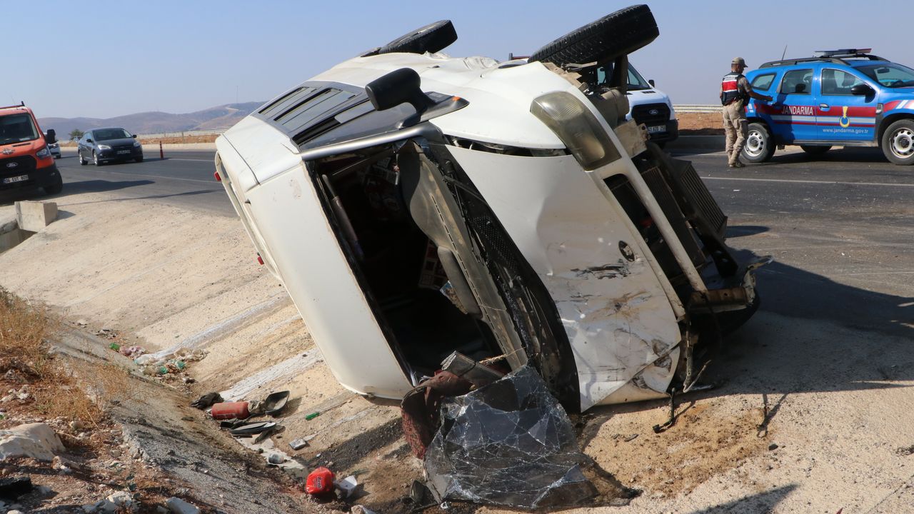 Kilis'te 3 aracın karıştığı kazada 1 kişi öldü, 4 kişi yaralandı