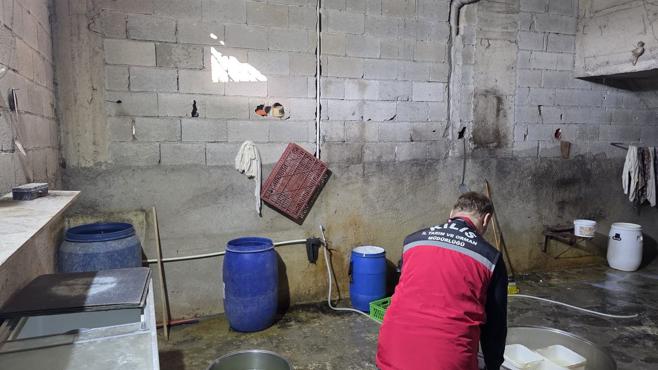 Kilis'te hijyen kurallarına uymayan yoğurt ve peynir imalathanesi kapatıldı