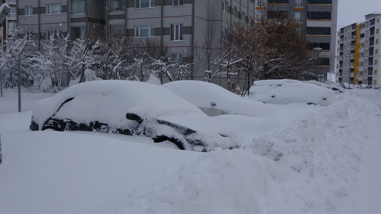 Bitlis'te kar nedeniyle 290 köy yolu ulaşıma kapandı