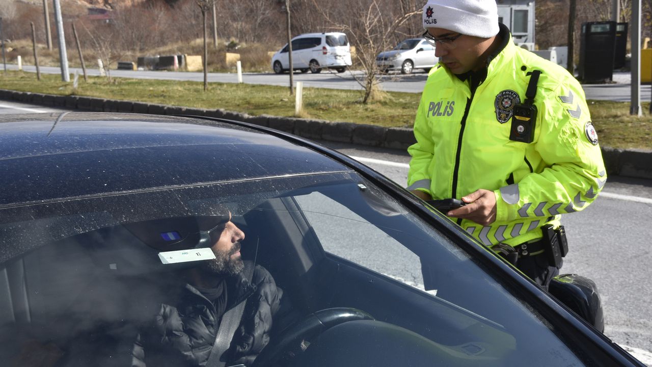 Bitlis'te trafik denetimlerinde 'yapay zeka' desteği