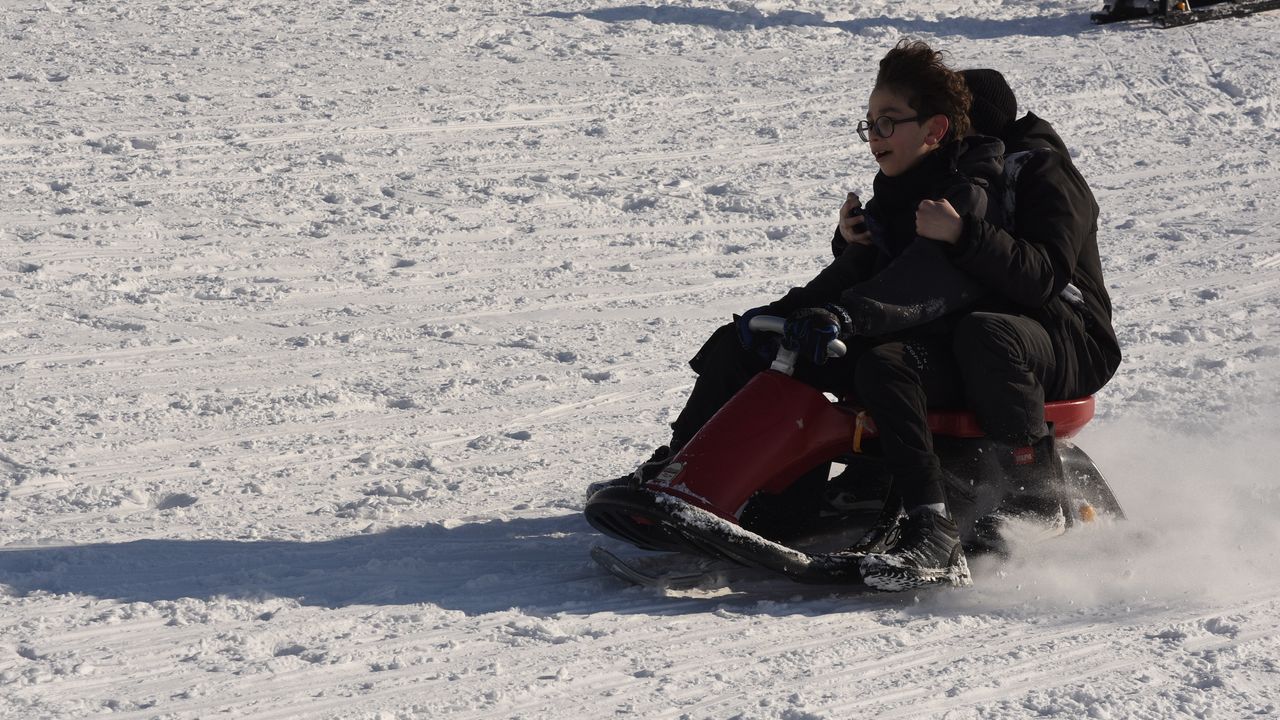 Bitlis'te kayak merkezleri doldu