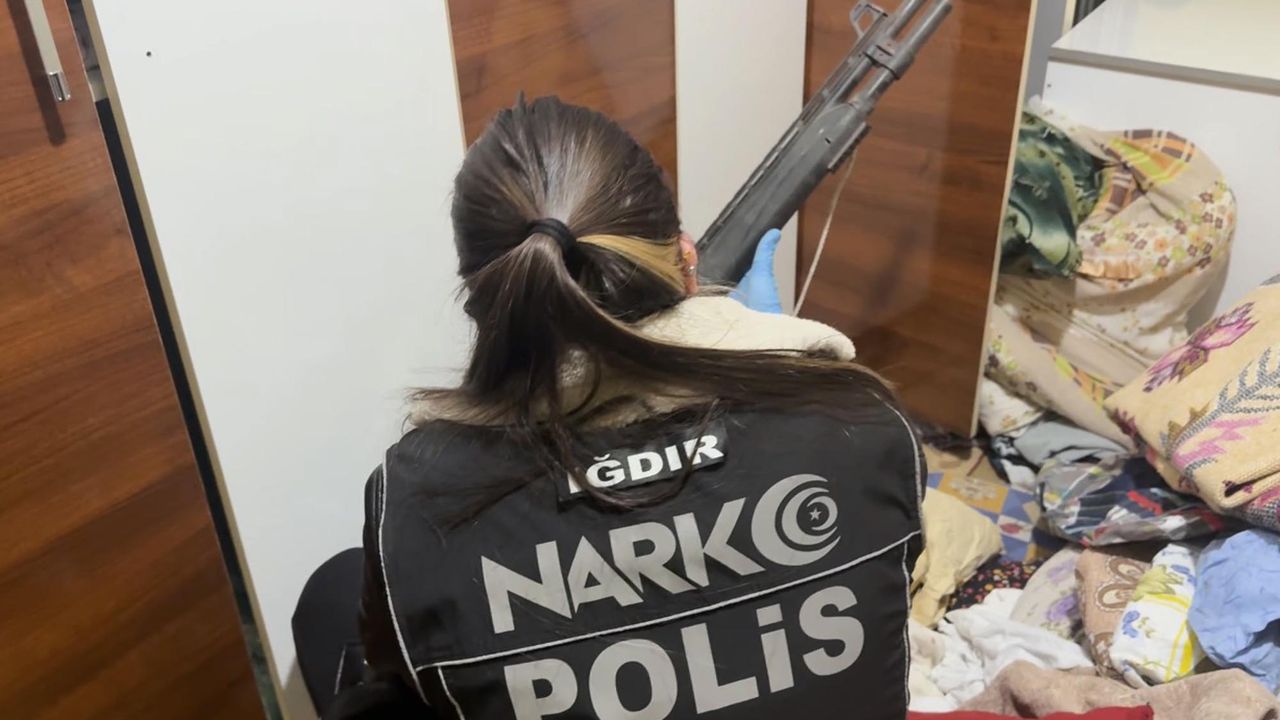 Iğdır'da polisten 'torbacı' operasyonu: 11 gözaltı
