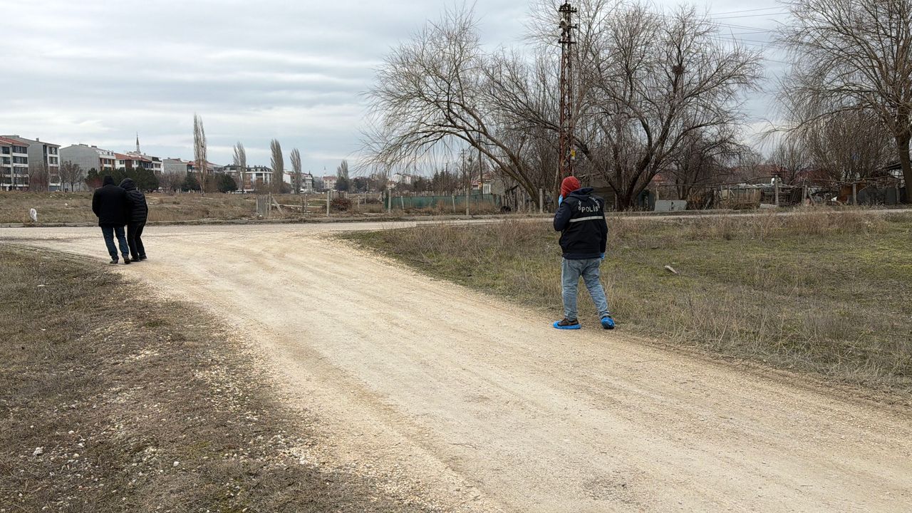 Yatağında ölü bulunan Eren'in ölüm nedeni araştırılıyor