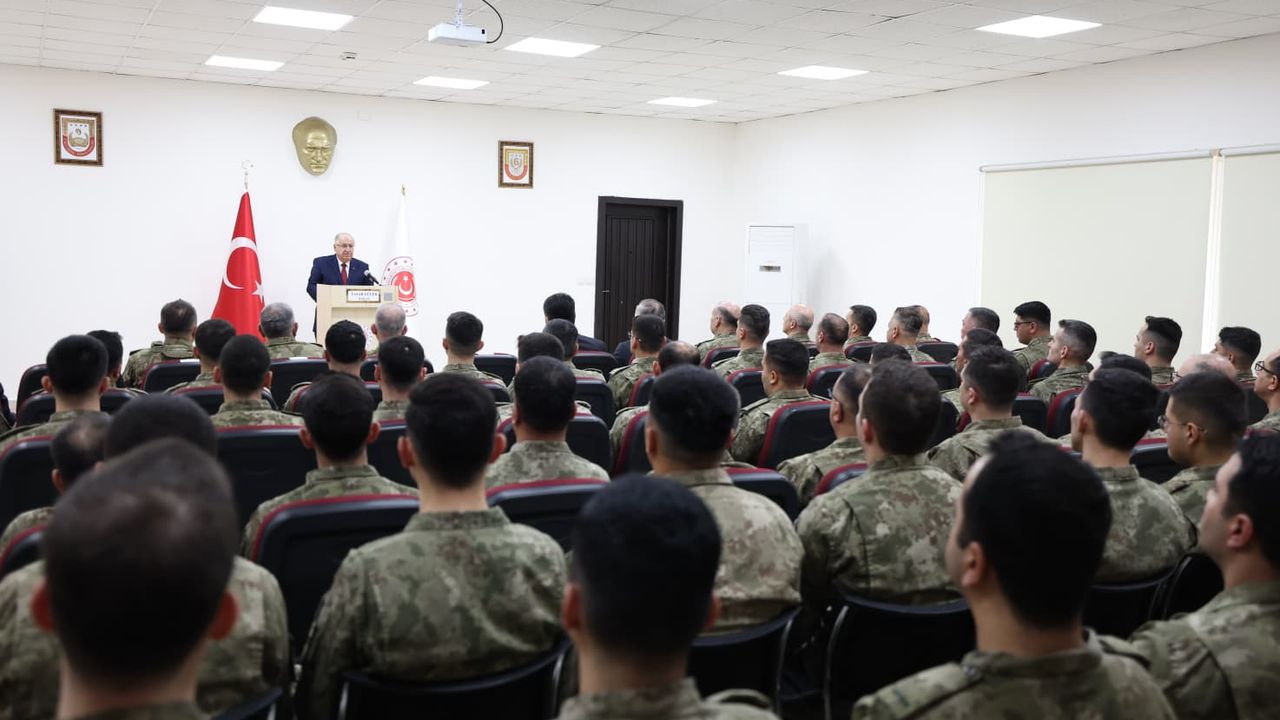 Bakan Güler, Kilis'te birlikleri denetledi (4)