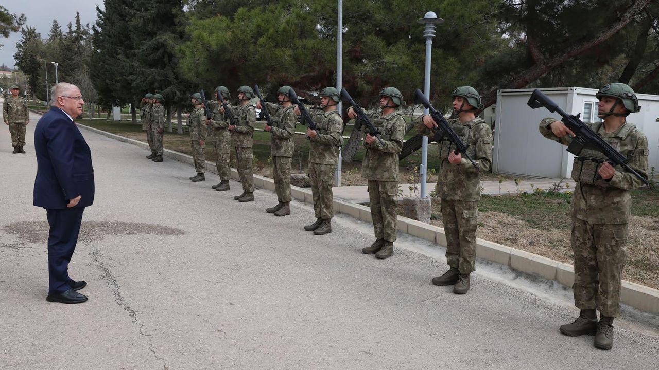 Bakan Güler, Kilis'te birlikleri denetledi