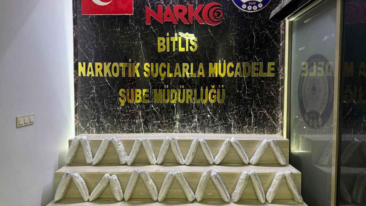 Bitlis'te iki araçta 17 kilo 500 gram skunk ele geçirildi; 2 tutuklama