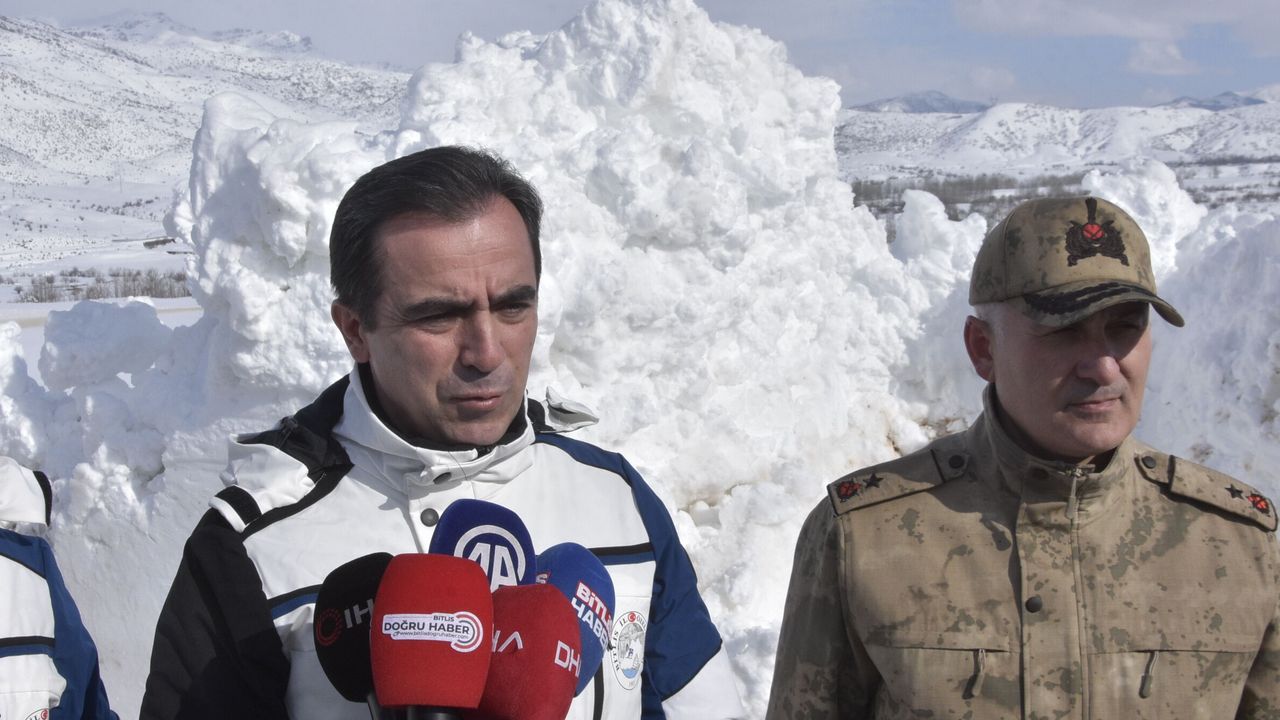 Bitlis'te bu kış, 20 bin kilometrelik yol açma çalışması gerçekleştirildi