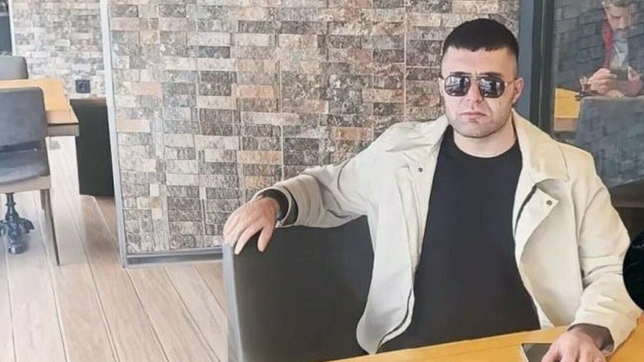 Balkondan girip yatağında uyuyan kişiyi öldüren şüpheliyi azmettirdiği iddiasıyla 2 kardeş tutuklandı