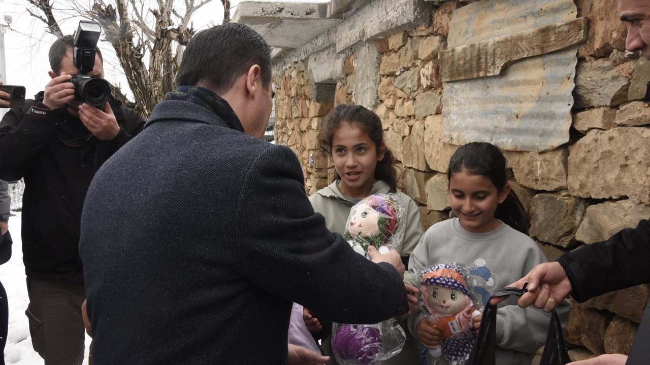 Bitlis'te kardan dolayı 82 köy yolu ulaşıma kapandı (2)