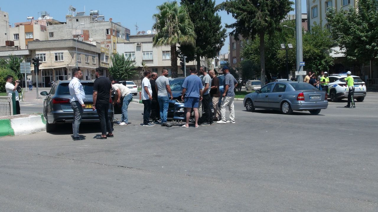 Kilis'te otomobiller çarpıştı; 4 yaralı