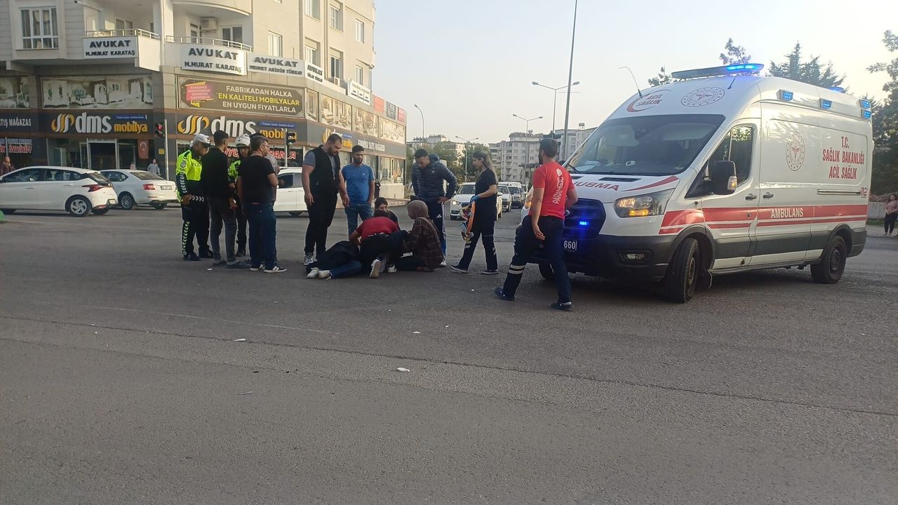 Kilis'te motosikletler çarpıştı;1 ağır yaralı