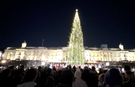 Trafalgar Meydanı'nda Norveç noel ağacı ışıklandırıldı