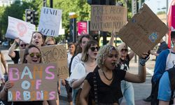 ABD'nin kürtaj yasası Londra'da protesto edildi