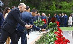 Haydar Aliyev'e Fahri Hiyaban'damezarında anma